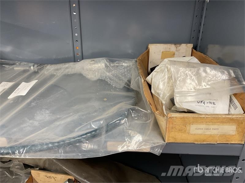 Quantity of Crossmembers w/Misc. Truck Parts 其他組件