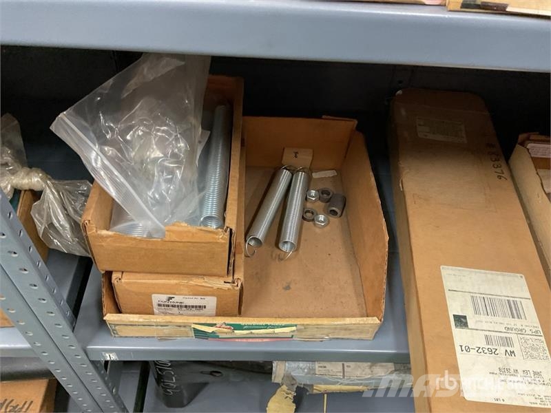 Quantity of Crossmembers w/Misc. Truck Parts 其他組件