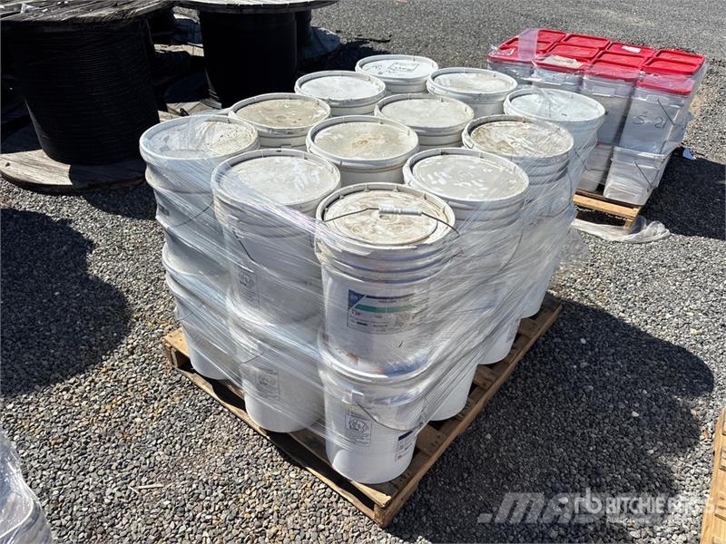 Quantity of Drill-Tec Pallet of Seam Plates 건설 장비 - 기타