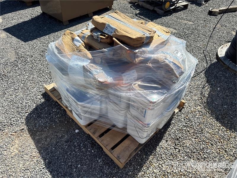 Quantity of Durolast Pallet of HD & HDX Fasteners 건설 장비 - 기타