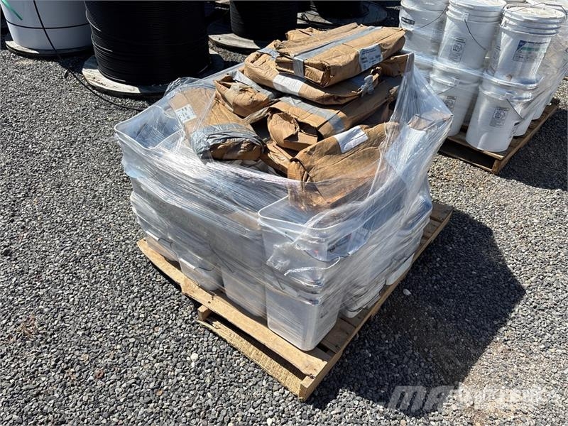 Quantity of Durolast Pallet of HD & HDX Fasteners 건설 장비 - 기타