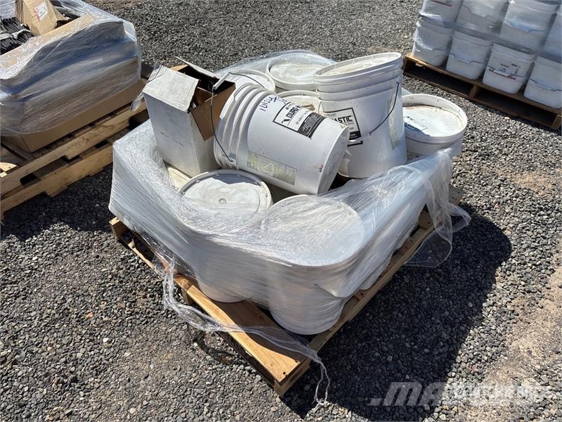 Quantity of Durolast Repatch Systems 건설 장비 - 기타