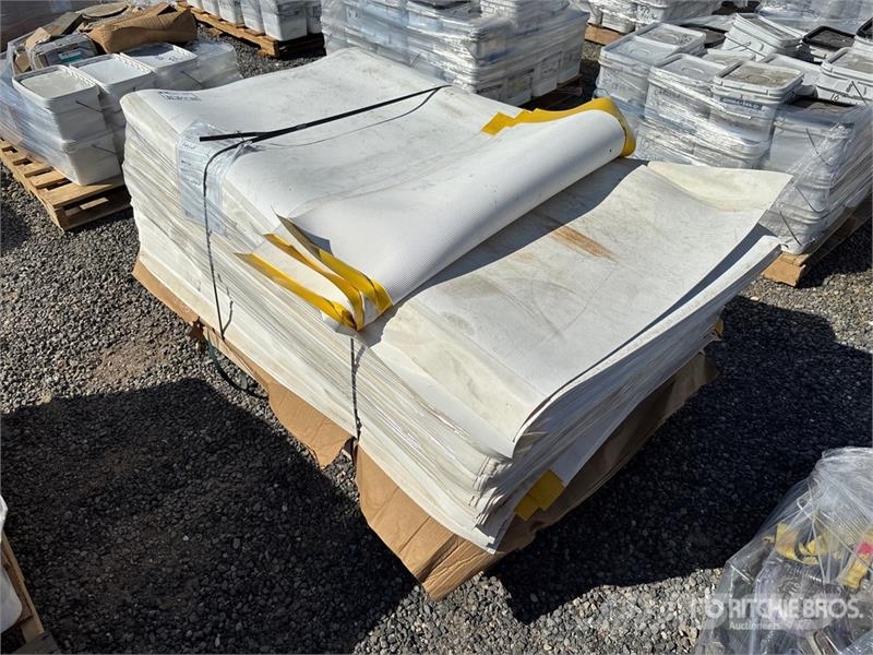 Quantity of Durolast Walk Pads 건설 장비 - 기타