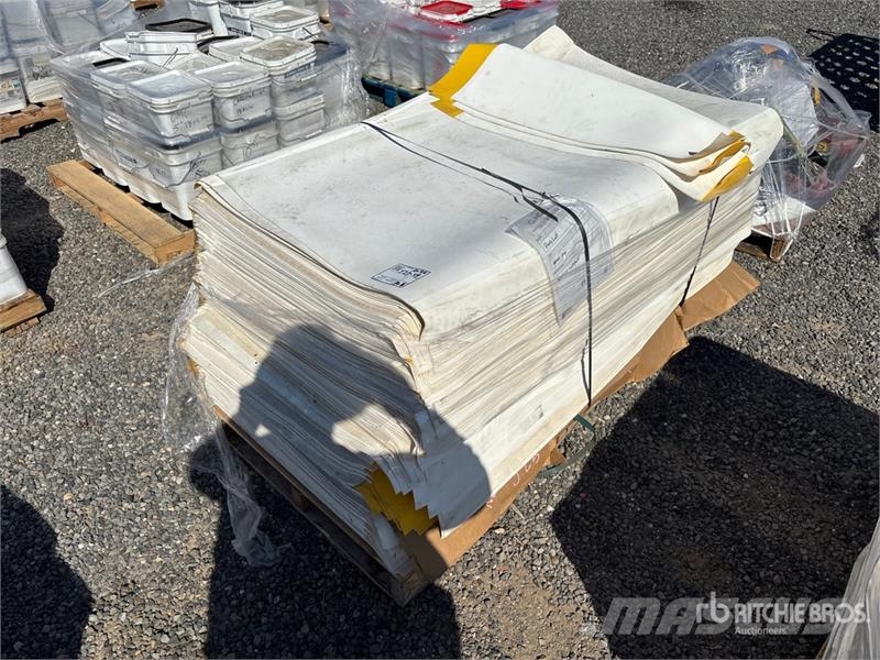 Quantity of Durolast Walk Pads 건설 장비 - 기타