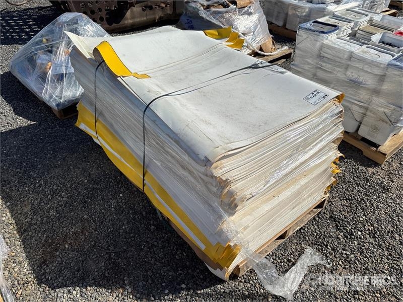 Quantity of Durolast Walk Pads 건설 장비 - 기타