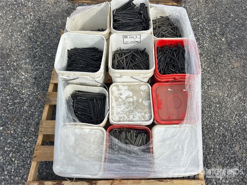  Quantity of Firestone 4 in to 5 in Fasteners (Unus 其他