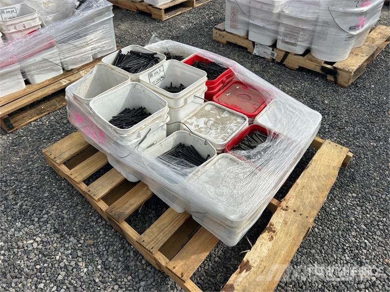  Quantity of Firestone 4 in to 5 in Fasteners (Unus 其他
