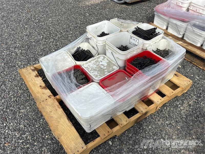  Quantity of Firestone 4 in to 5 in Fasteners (Unus 其他