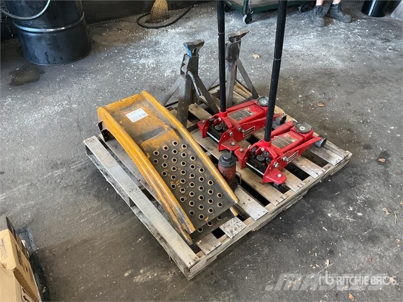 Quantity of Floor Jacks, Jack Stand, Ramps Andre komponenter