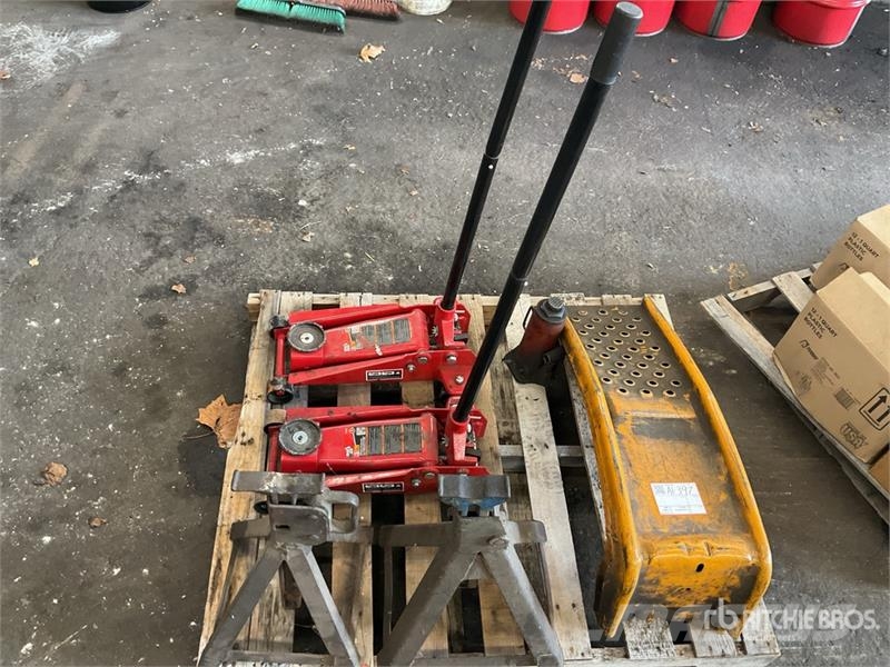 Quantity of Floor Jacks, Jack Stand, Ramps Andre komponenter