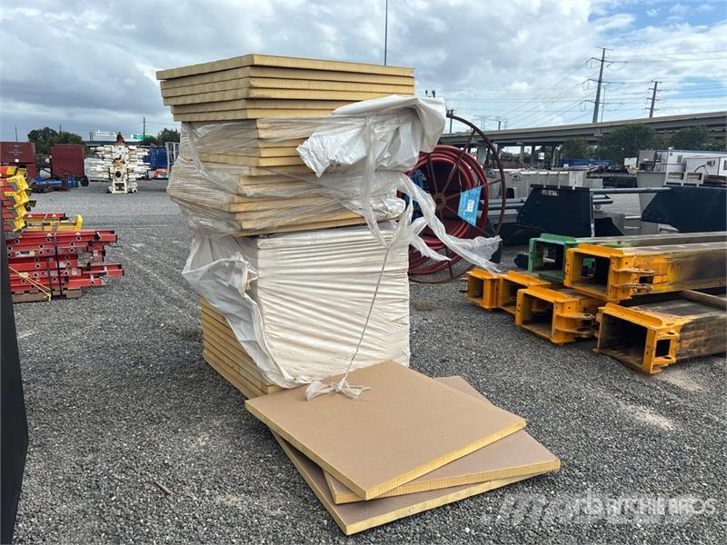  Quantity of    Iso Panels Talhas, guinchos e elevadores de materiais