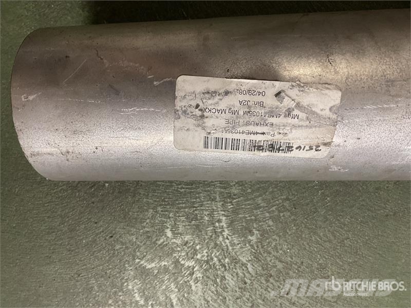 Quantity of Mack Exhaust Pipes and Muffler Guards 其他組件