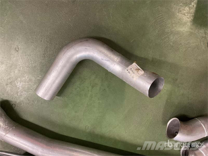 Quantity of Mack Exhaust Pipes and Muffler Guards 其他組件