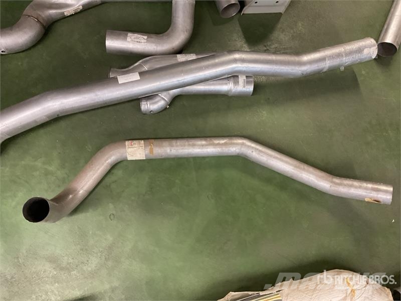 Quantity of Mack Exhaust Pipes and Muffler Guards 其他組件