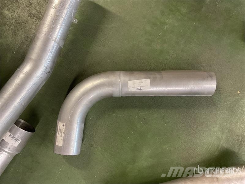 Quantity of Mack Exhaust Pipes and Muffler Guards 其他組件