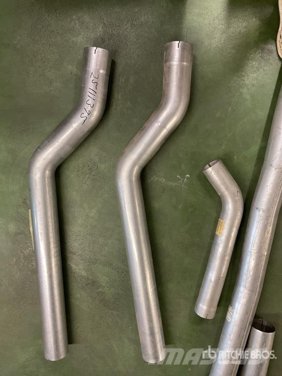 Quantity of Mack Exhaust Pipes and Muffler Guards 其他組件