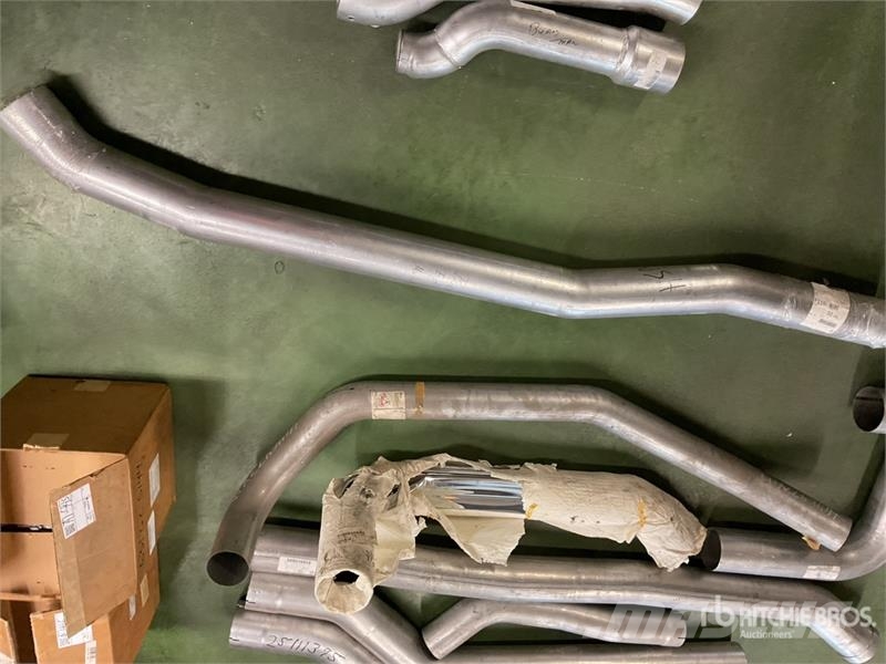 Quantity of Mack Exhaust Pipes and Muffler Guards 其他組件