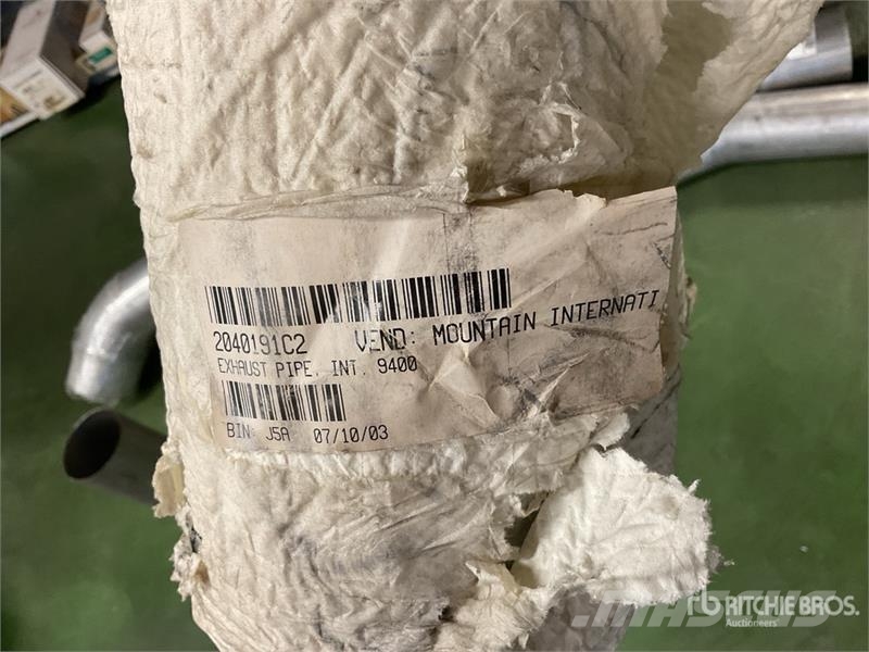 Quantity of Mack Exhaust Pipes and Muffler Guards 其他組件