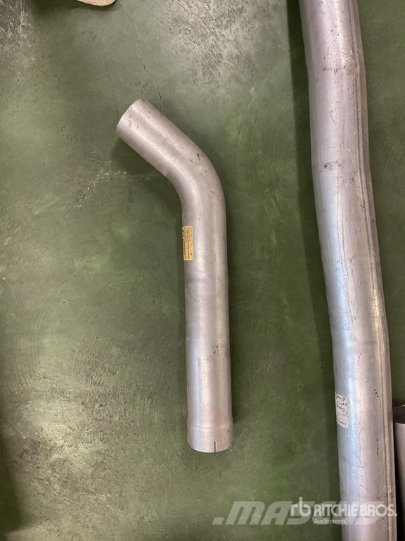 Quantity of Mack Exhaust Pipes and Muffler Guards 其他組件