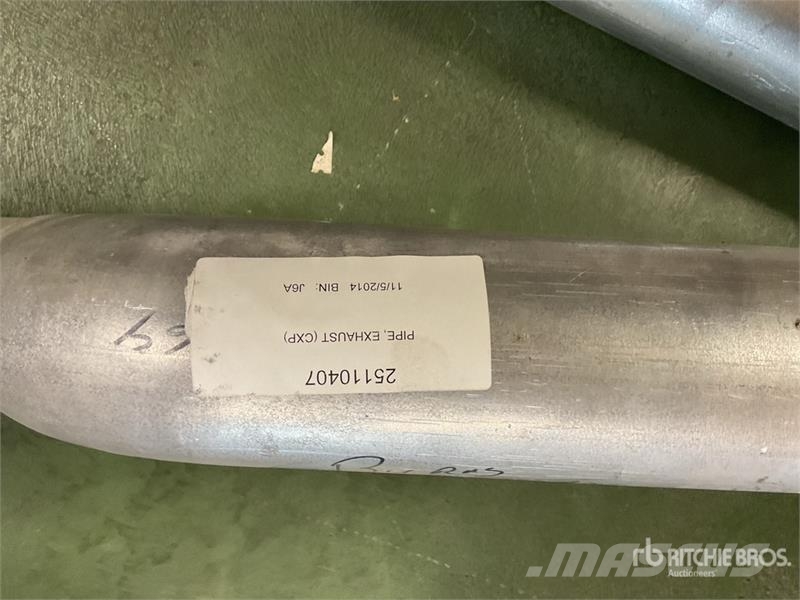Quantity of Mack Exhaust Pipes and Muffler Guards 其他組件