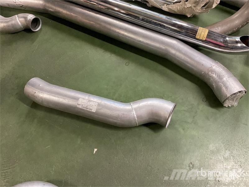 Quantity of Mack Exhaust Pipes and Muffler Guards 其他組件