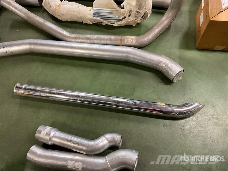Quantity of Mack Exhaust Pipes and Muffler Guards 其他組件
