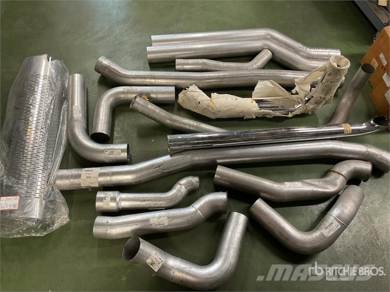 Quantity of Mack Exhaust Pipes and Muffler Guards 其他組件