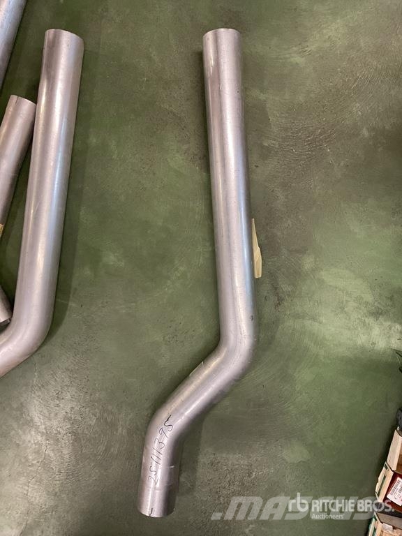 Quantity of Mack Exhaust Pipes and Muffler Guards 其他組件