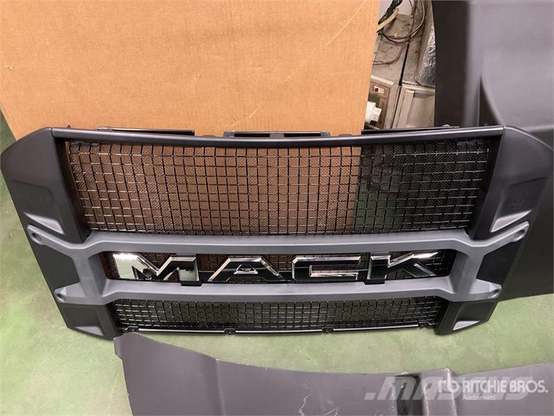  Quantity of Mack Truck Parts 其他組件