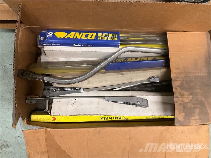 Quantity of Mirrors, Windshield Wipers and Accesso Transport - Autres