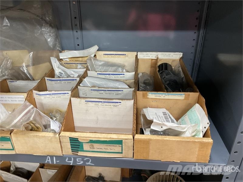  Quantity of Misc. Electrical Items w/Mack Battery  Коммерческий транспорт - Другие