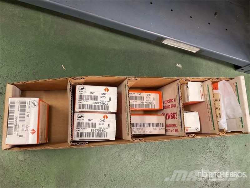  Quantity of Misc. Electric Parts and Switches Коммерческий транспорт - Другие