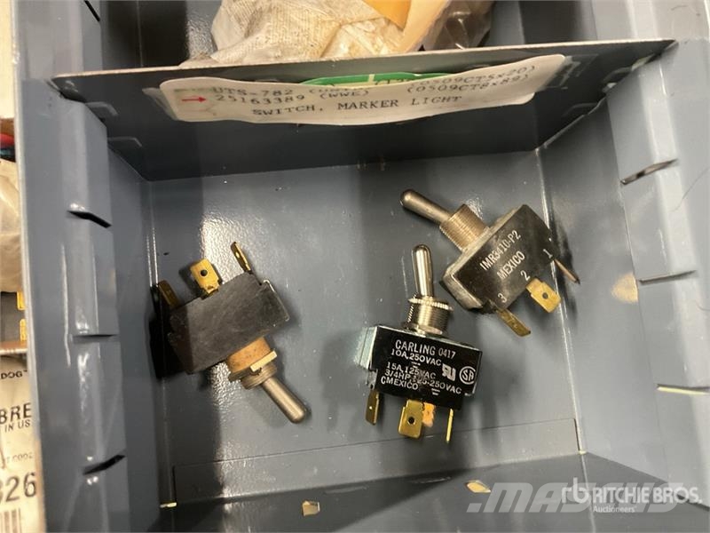  Quantity of Misc. Electric Parts and Switches Коммерческий транспорт - Другие