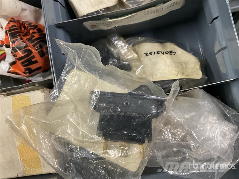  Quantity of Misc. Electric Parts and Switches Коммерческий транспорт - Другие
