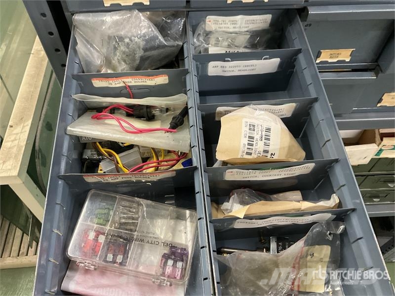  Quantity of Misc. Electric Parts and Switches Коммерческий транспорт - Другие