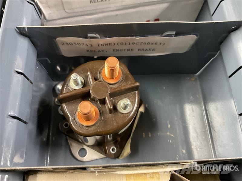  Quantity of Misc. Electric Parts and Switches Коммерческий транспорт - Другие
