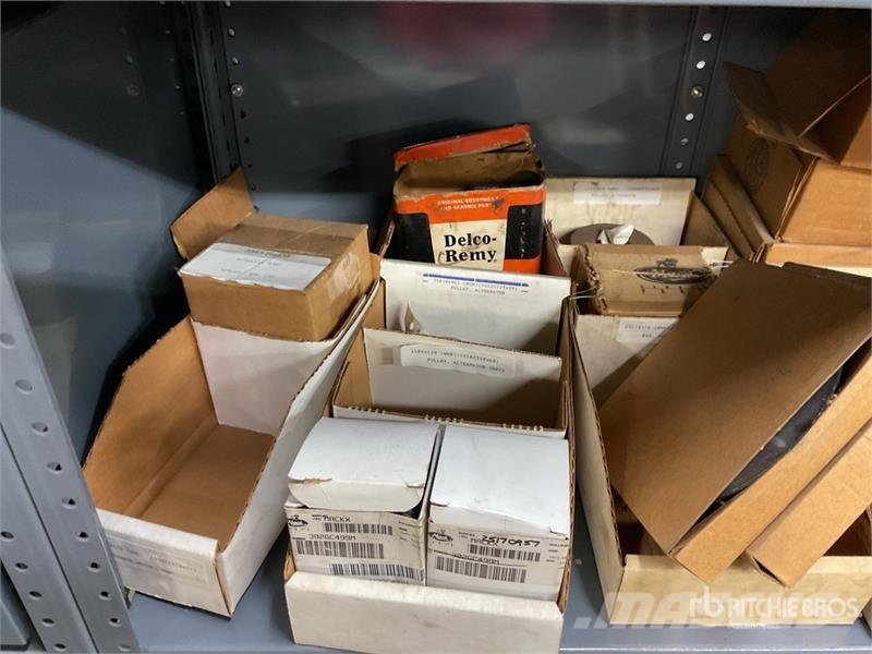  Quantity of Misc. Electrical Items w/Mack Battery  Коммерческий транспорт - Другие