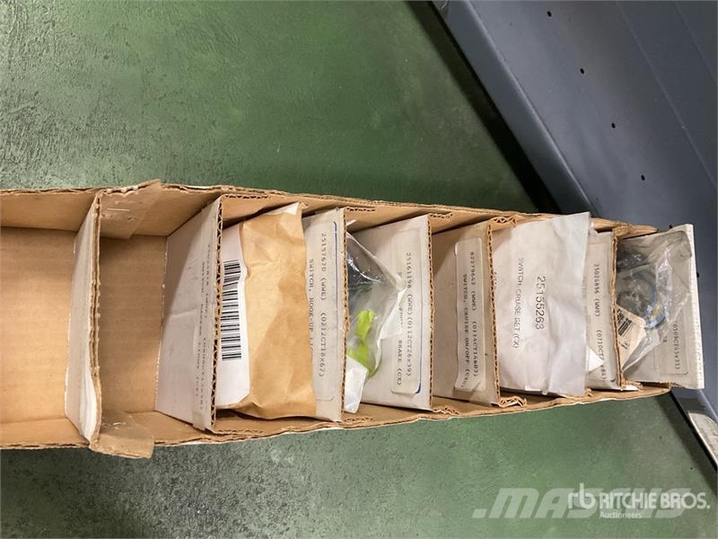  Quantity of Misc. Electric Parts and Switches Коммерческий транспорт - Другие