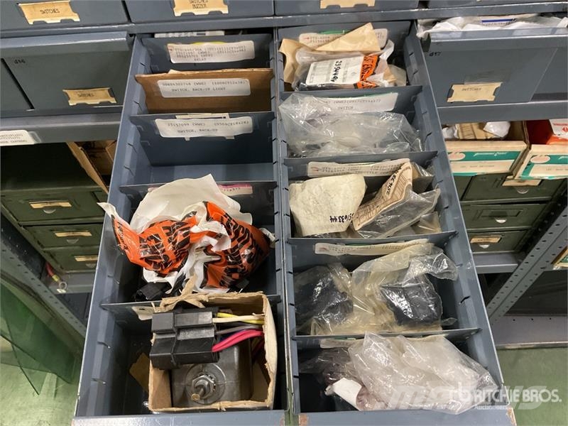  Quantity of Misc. Electric Parts and Switches Коммерческий транспорт - Другие