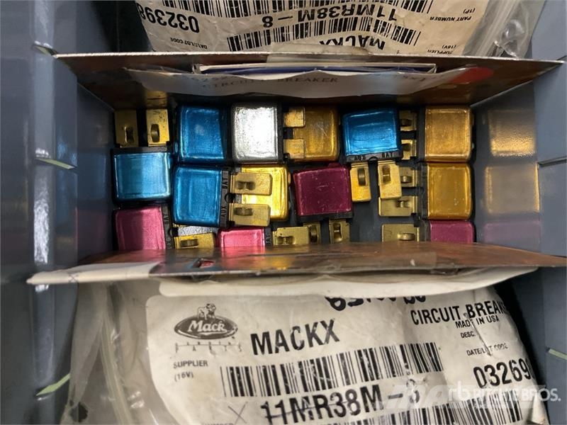  Quantity of Misc. Electric Parts and Switches Коммерческий транспорт - Другие