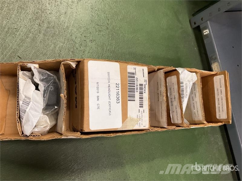  Quantity of Misc. Electric Parts and Switches Коммерческий транспорт - Другие