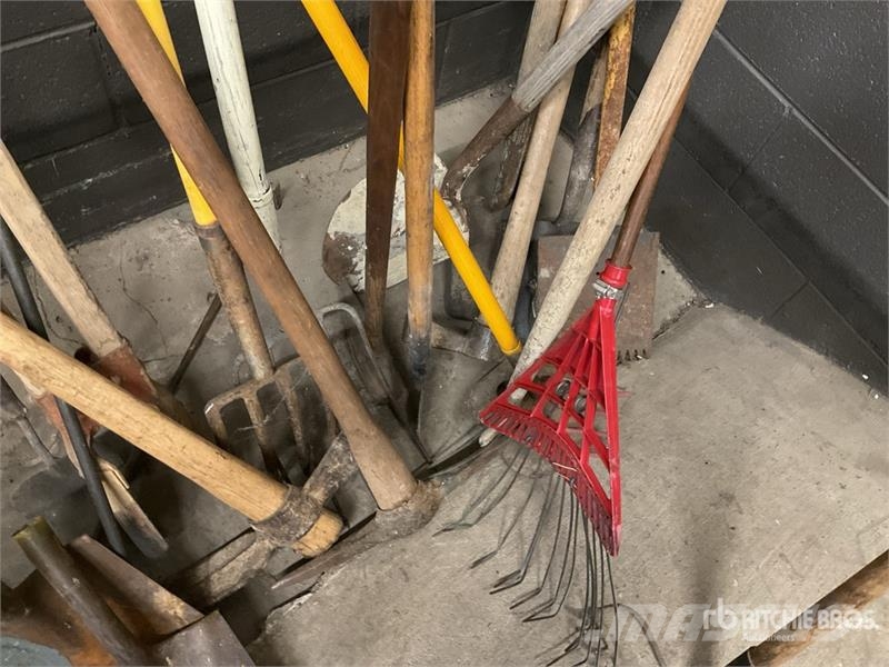  Quantity of Misc. Gardening Tools Drugi deli