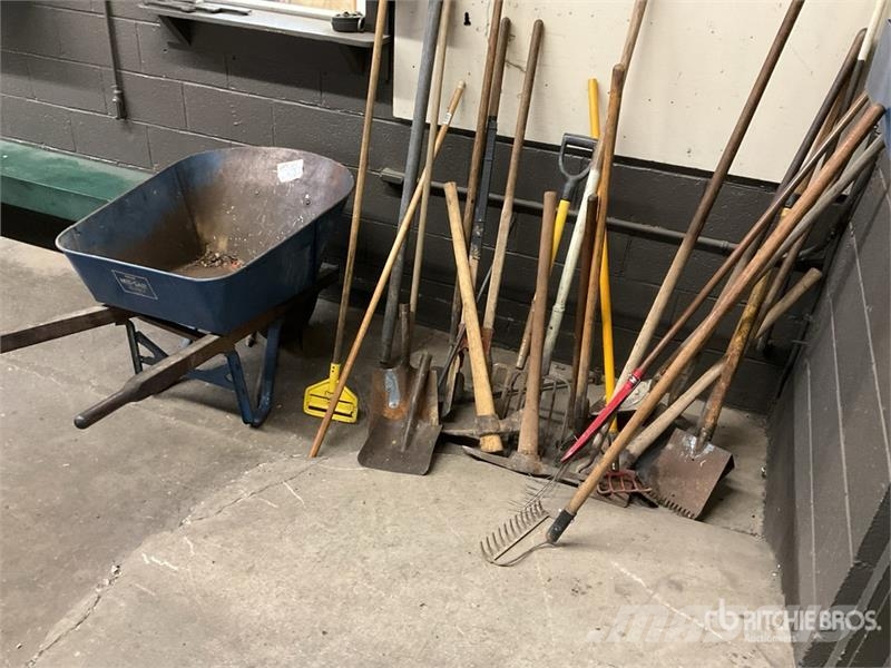  Quantity of Misc. Gardening Tools Drugi deli