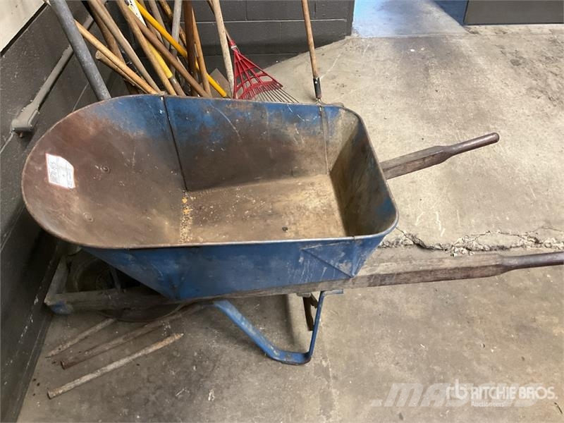  Quantity of Misc. Gardening Tools Drugi deli