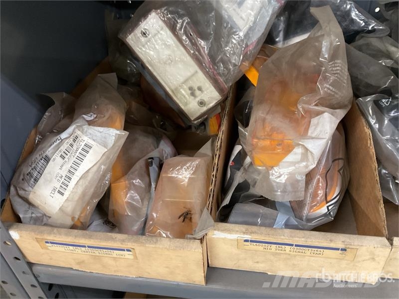 Quantity of Misc. Lights and Accessories Drugi deli