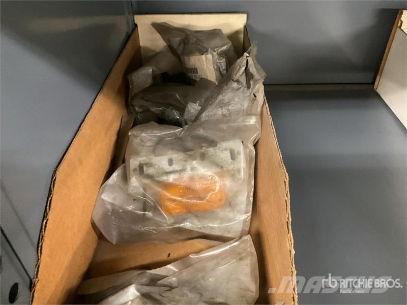Quantity of Misc. Lights and Accessories Drugi deli