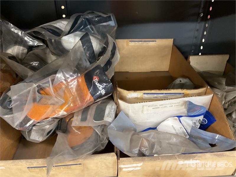 Quantity of Misc. Lights and Accessories Drugi deli