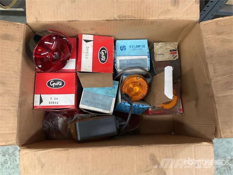 Quantity of Misc. Lights and Accessories Drugi deli
