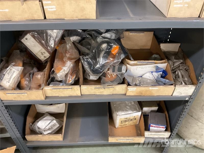 Quantity of Misc. Lights and Accessories Drugi deli