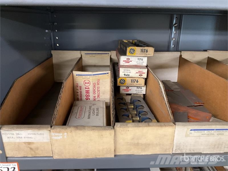 Quantity of Misc. Lights and Accessories Drugi deli